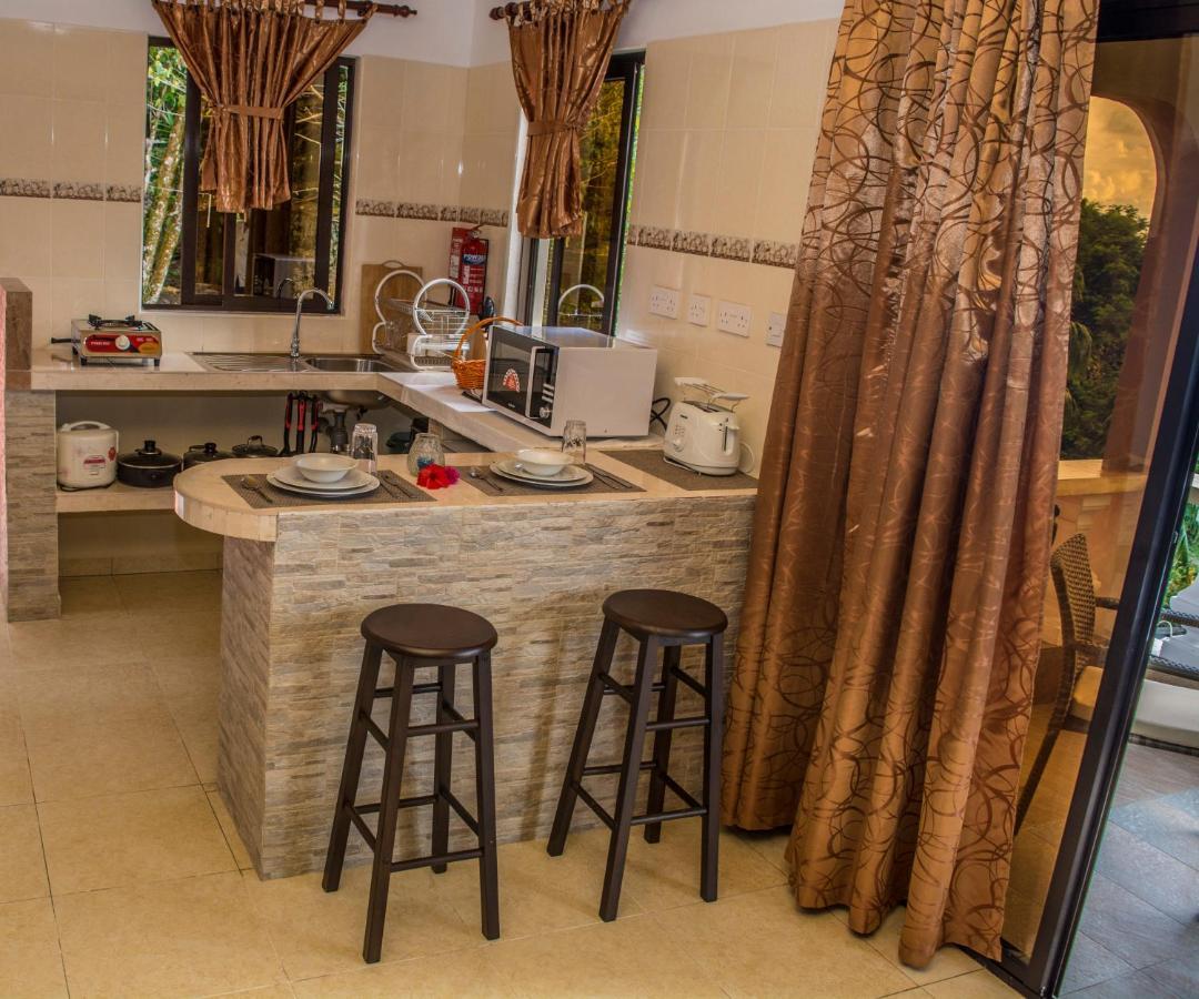 Les Elles Guesthouse Self Catering Baie Lazare  Eksteriør billede